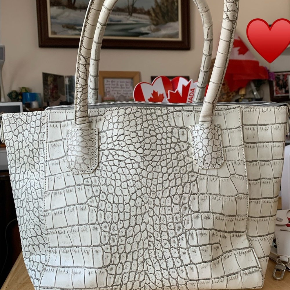 Elegant Cream Crocodile-Embossed Tote Bag